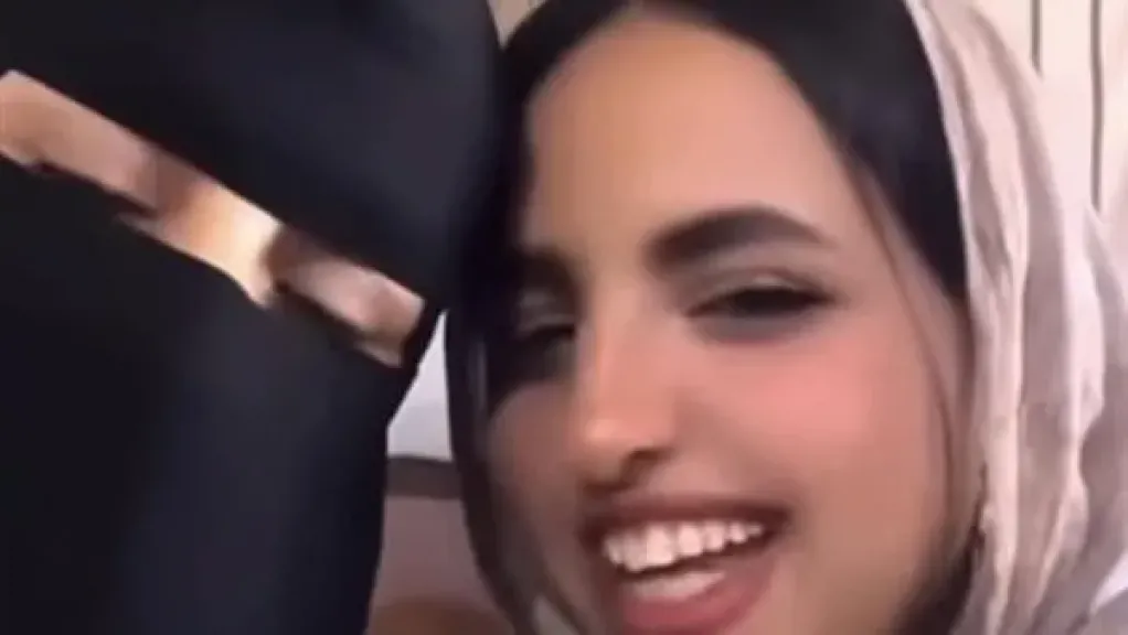 القصة الكاملة لفيديو سخرية أم وابنتها من عريس بسبب عدم امتلاكه شقة أو سيارة