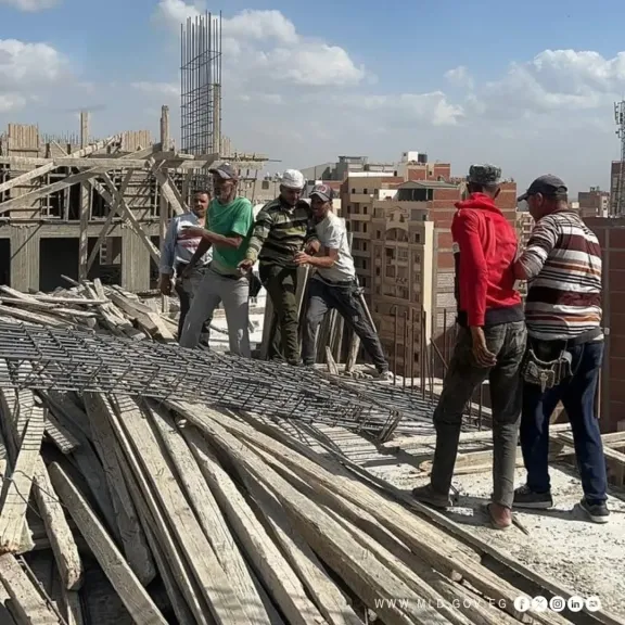 وزيرة التنمية المحلية تحيل مسؤولين بالمحلة للنيابة وتوجه بإزالة 27 عقارًا مخالفًا
