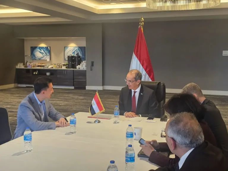 الدكتور عمرو طلعت وزير الاتصالات مع مسؤولي الشركات الأمريكية 
