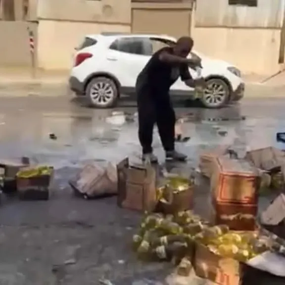 انقلاب سيارة محملة بزيت التموين على طريق المحلة – سمنود دون خسائر بشرية