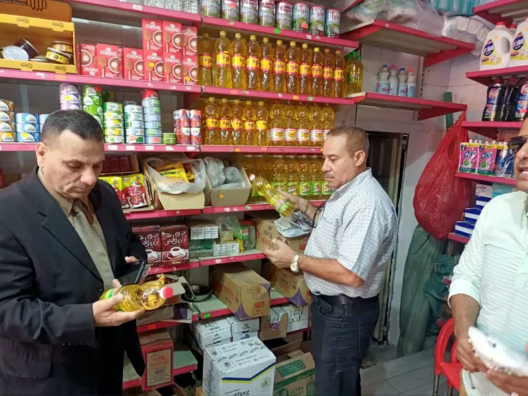 تموين الإسكندرية تضبط كمية من السلع منتهية الصلاحية