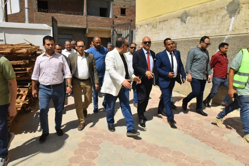 محافظ أسيوط يصطحب وفدًا من الهيئة العربية للتصنيع لاختيار موقع لإقامة معرض دائم لمنتجات الهيئة لخدمة المواطنين بأسعار تنافسية