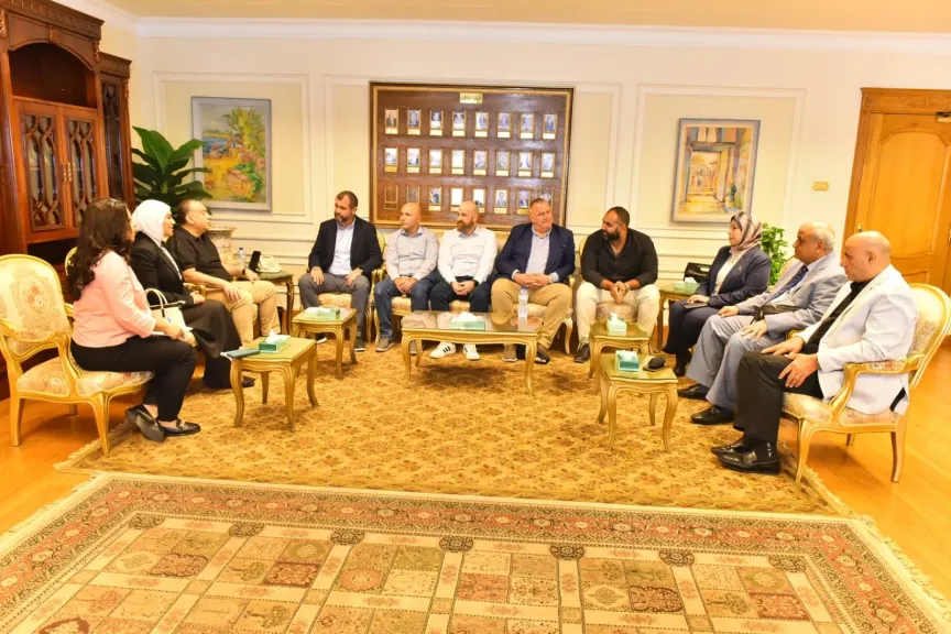 محافظ أسيوط يبحث مع ”تكنيب الإيطالية” مشروعات كبرى للتنمية والمشاركة المجتمعية