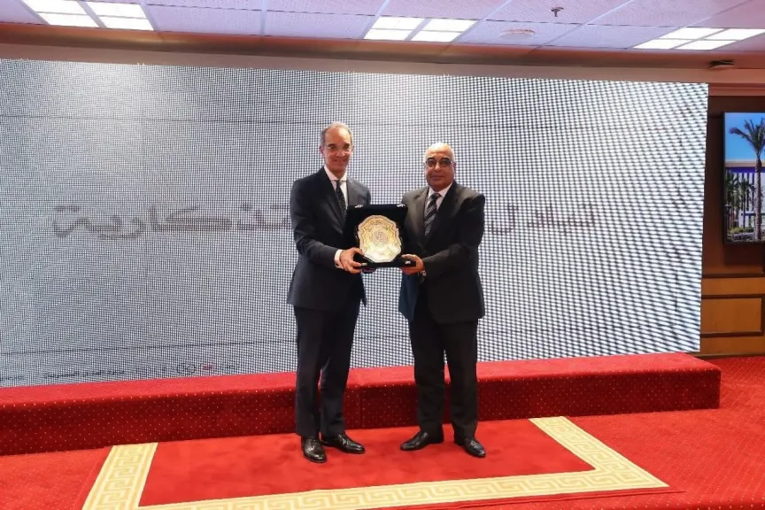 وزيرا «العدل» و«الاتصالات»  يطلقان عددًا من المشروعات الرقمية