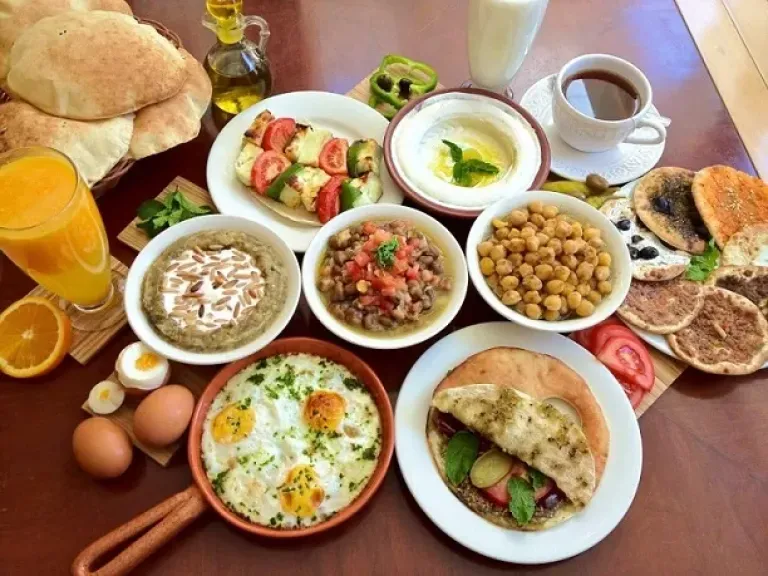 عادات غذائية خاطئة عند تناول وجبة الإفطار