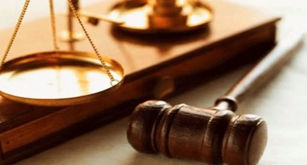 المحكمة تقضي بالسجن المشدد 15 عامًا لعامل قتل شقيقه حرقًا