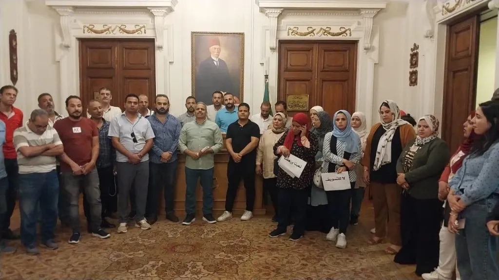 صحفيو الوفد يوجهون رسالة لرئيس الجمهورية: نطالب بتطبيق الحد الأدنى للأجور