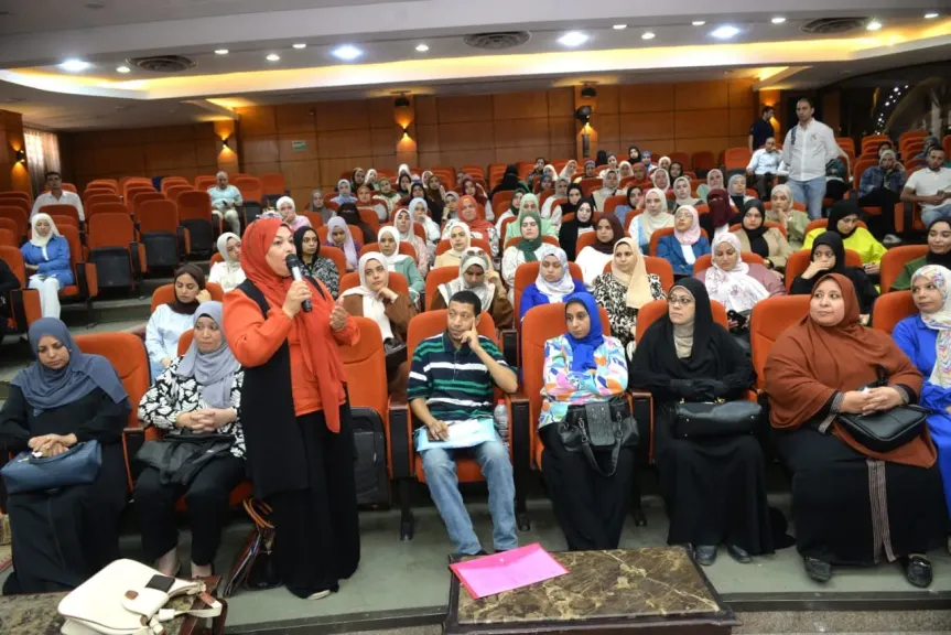 نائب محافظ الدقهلية يلتقى مكلفات الخدمة العامة لتوزيعهن على مديريات الخدمات