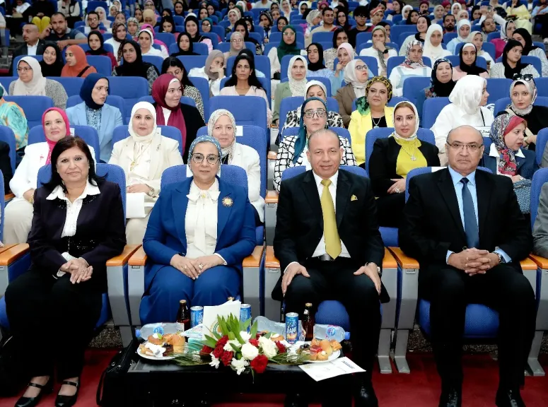 رئيس جامعة المنصورة ورئيس المجلس القومي للمرأة يشهدان فعاليات ندوة ”معًا بالوعي نحميها”