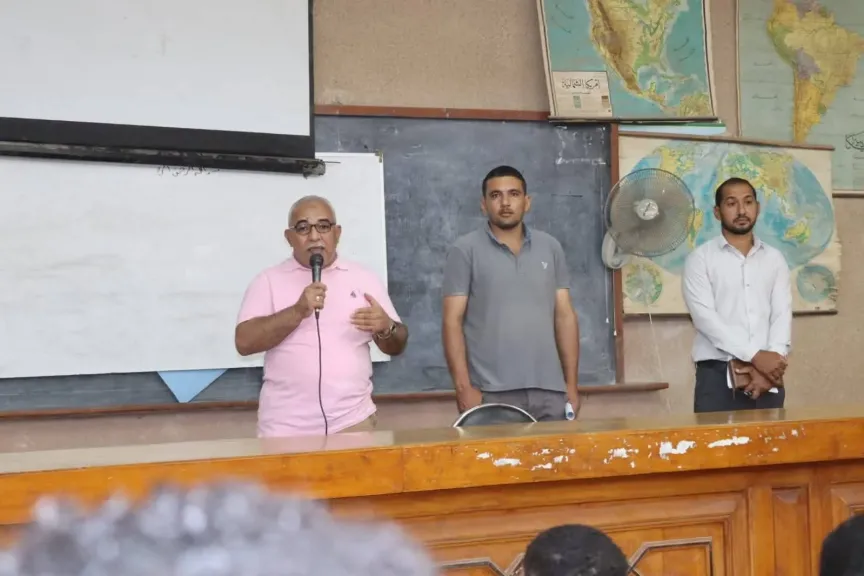 عميد كلية اللغة العربية بأزهر أسيوط لطلاب الفرقة الأولى:  إدارة الكلية ستكون دائمًا عونًا لكم وتعمل على تذليل أي عقبات تواجهكم