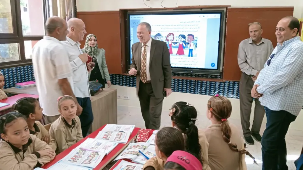 وكيل وزارة التعليم بأسيوط يشارك طلاب مدرسة الناصرية بأبنوب مواجهة التنمر ويعلن تعميم البرامج العلاجية للطلاب الضعاف
