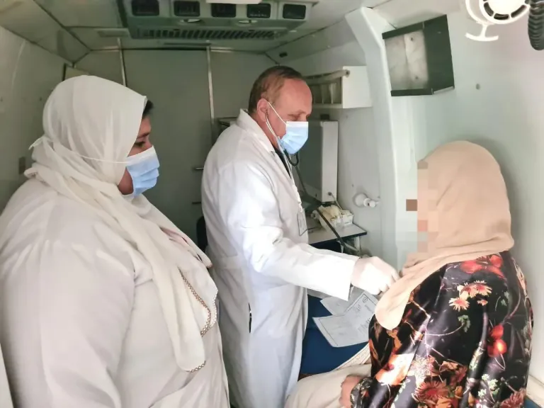 الكشف على 1271 مواطناً خلال قافلة طبية مجانية بكوم حمادة