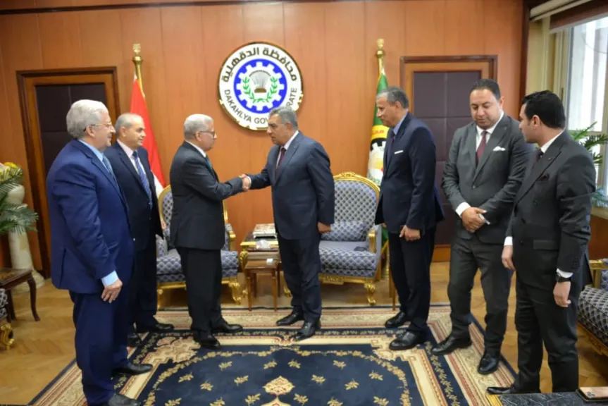 محافظ الدقهلية يستقبل وفد هيئة قضايا الدولة بالمنصورة لبحث ومناقشة عدد من الملفات القضائية وتعزيز التعاون المشترك