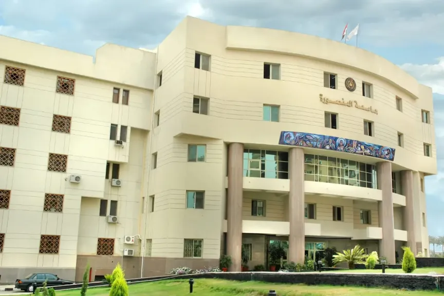 جامعة المنصورة تحصد الجائزة الذهبية في مسابقة ”أفضل جامعة في الأنشطة الطلابية”