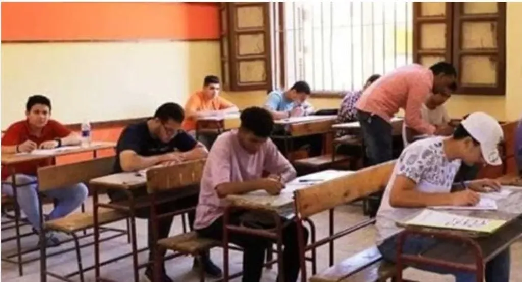300 جنيه للمادة.. حبس شاب عامين وغرامة 100 ألف جنيه باع إجابات امتحانات الثانوية العامة على فيس بوك في قنا