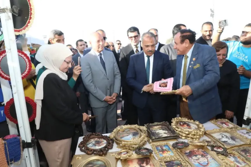 محافظ الشرقية يفتتح معرض ”أيادي مصر الشرقية” ضمن فعاليات مهرجان الخيول العربية الأصيلة