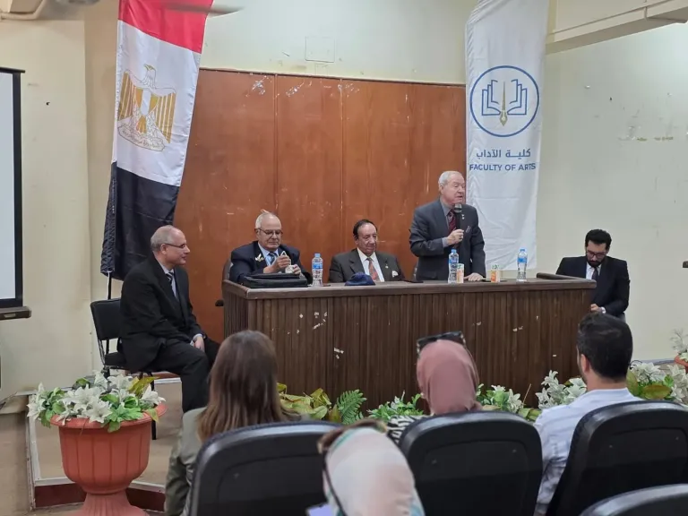”نصر أكتوبر.. إرادة وطن” ندوة تثقيفية بجامعة حلوان: أبطال المعركة يروون بطولاتهم للطلاب