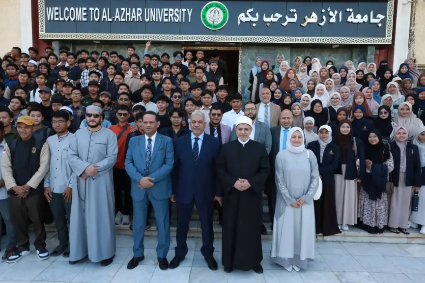 رئيس جامعة الأزهر ونوابه ومستشارة الإمام الأكبر يلتقون الوافدين الجدد