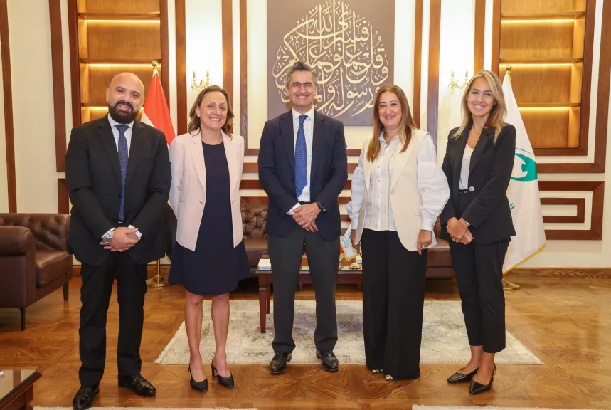 رئيس البريد المصري تلتقي الرئيس الإقليمي لشركة ”Visa Inc” لبحث سبل التعاون