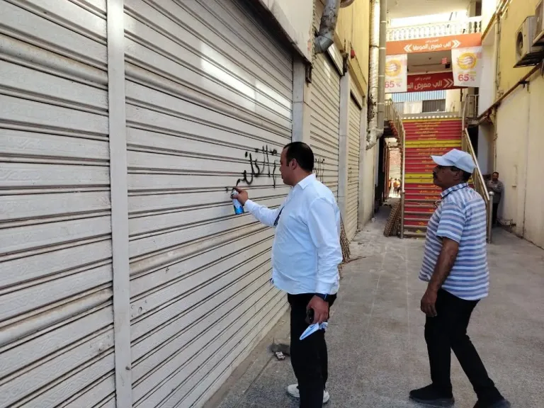 العبور تواصل الحسم.. إزالة إشغالات وغلق وتشميع 25 منشأة مخالفة بالمنطقة الصناعية