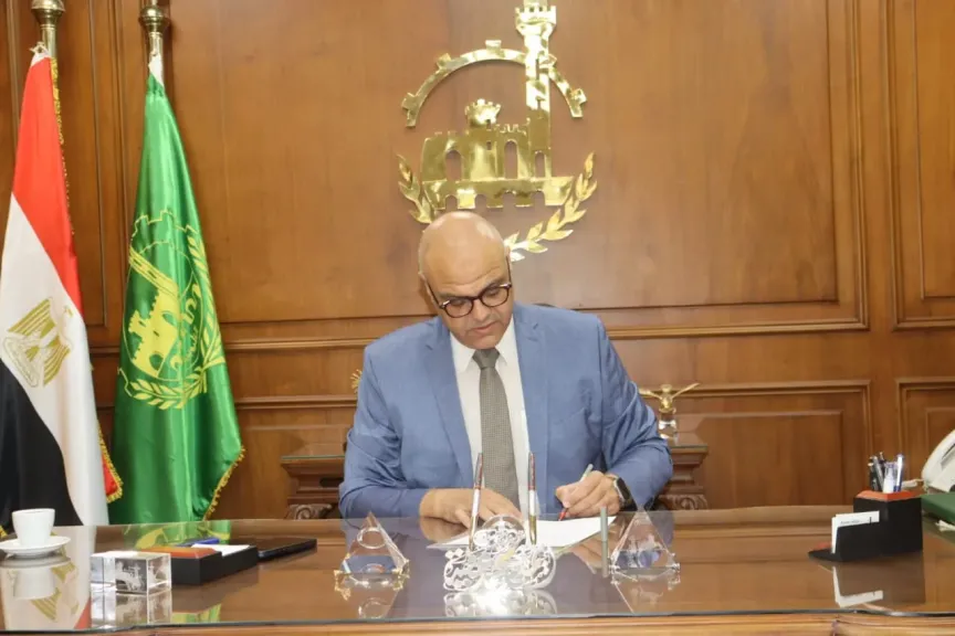 محافظ القليوبية يطيح بمدير إدارة قليوب ومديرة مدرسة ”ميت حلفا” بعد أحداث شغب دامية
