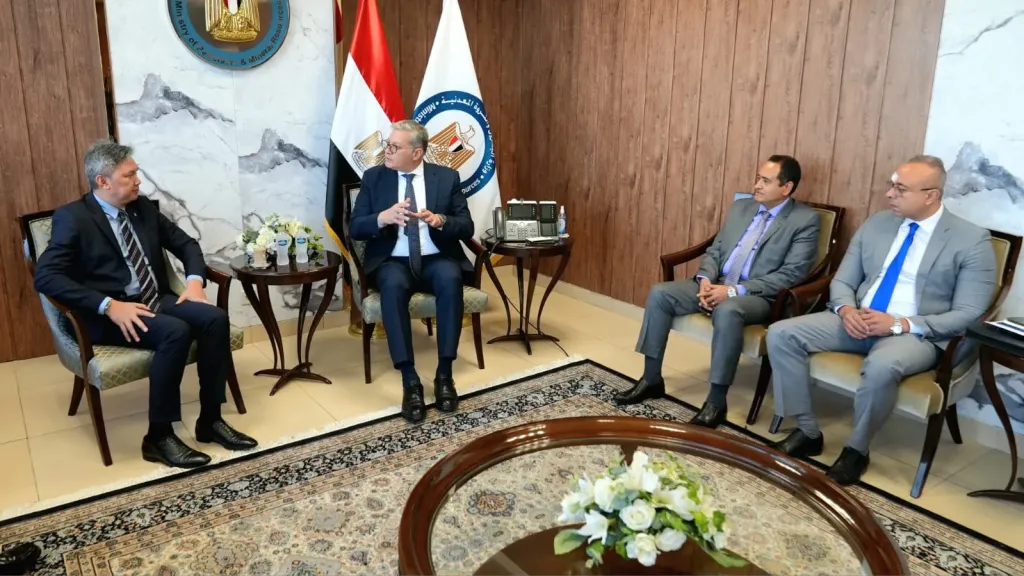 ”وزير البترول يبحث مع بتروناس توسع استثمارات الغاز في مصر”