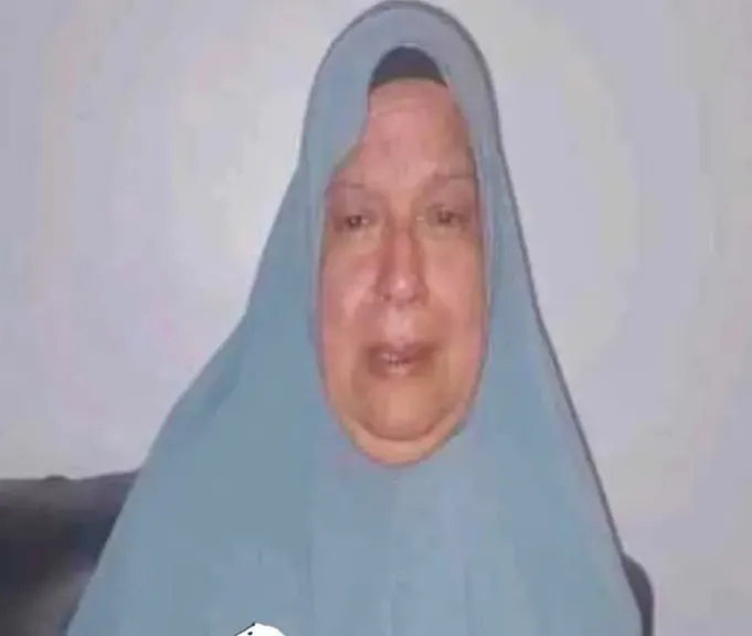 مآساة أم طردها نجلها من منزلها بمساعدة أسرة زوجته: نفسي يفوق قبل فوات الأوان