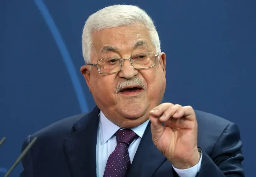 عباس يعلن دستورًا مؤقتًا وانتخابات خلال عام لإعادة بناء النظام الفلسطيني
