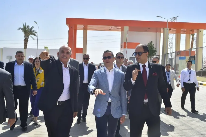 وزير الاستثمار والتجارة الخارجية يتفقد المركز اللوجستي الجمركي للمنطقة الاقتصادية لقناة السويس