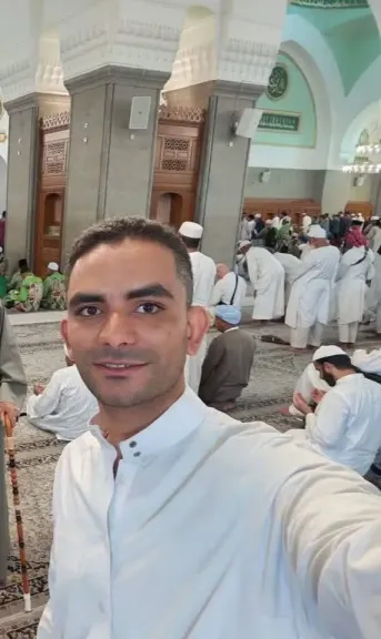 بار بوالديه لآخر أنفاسه.. المئات يشيعون جثمان شهيد الغربة بأسيوط