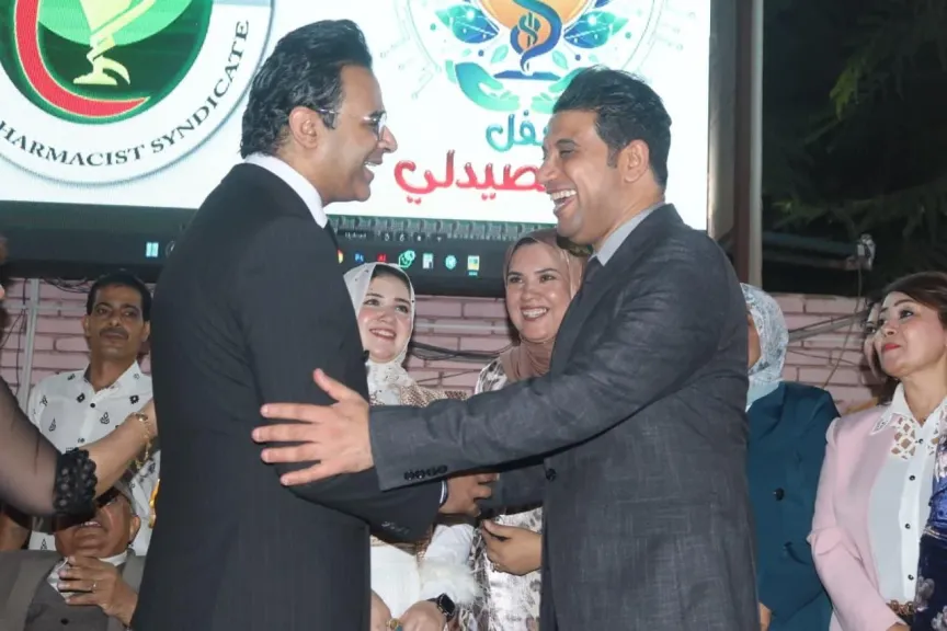 نائب محافظ سوهاج ووكيل وزارة الصحة يكرمان قيادات مديرية الصحة والمتفوقين من أبناء الصيادلة