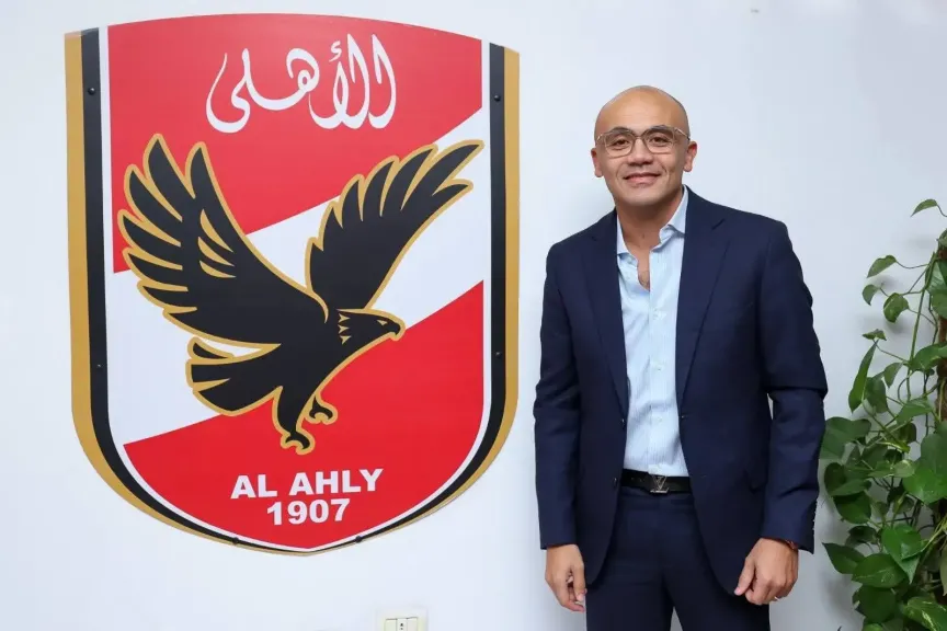 الأهلي يكلف حسام عوض بملف الحقوق التجارية ويسند ملف متابعة الاستاد لـ حازم هلال