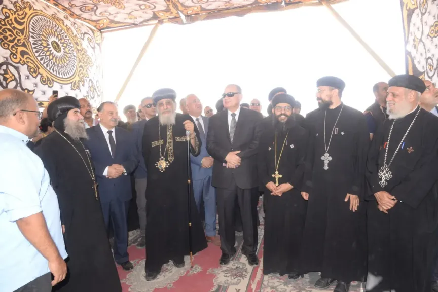 محافظ أسيوط والبابا تواضروس يضعان حجر الأساس لمستشفى القلب التخصصي بالمعلمين ومستشفى المحبة بمدينة ناصر الجديدة لخدمة أهالي الصعيد