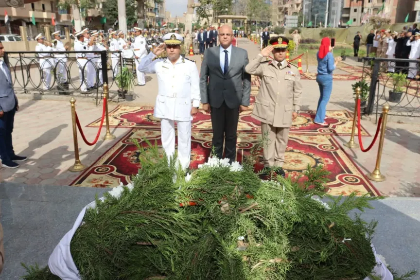 روح أكتوبر تتجدد.. المحافظ ومدير الأمن يضعان إكليل الزهور تخليدًا لبطولات الشهداء