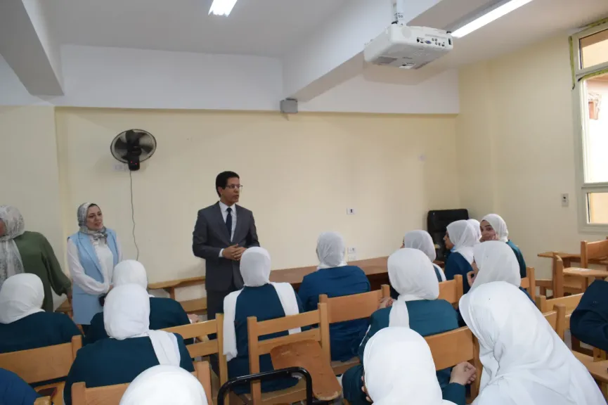 رئيس جامعة بنها يتفقد سير العملية التعليمية بالمعهد الفنى للتمريض