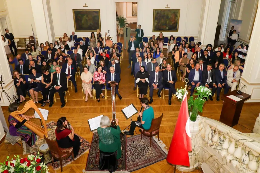 السفارة التركية تنظم حفلا موسيقيا على القيثارة.. والسفير شن يؤكد دعم بلاده لترشيح العناني باليونسكو