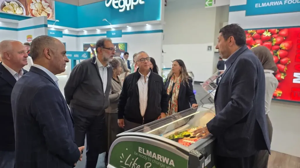 خلال معرض انوجا..الهوبي يبحث مع مصدري الأغذية تسهيل إجراءات التسجيل والتصدير