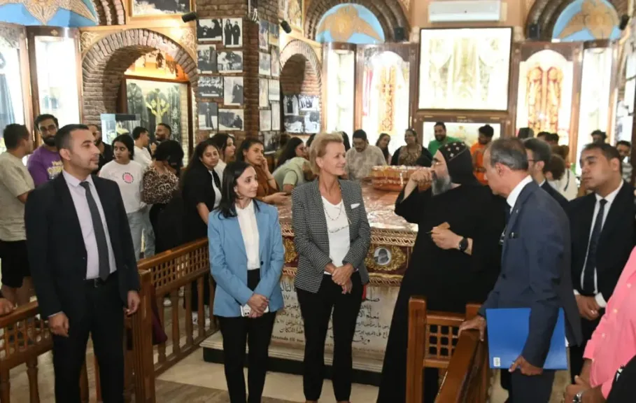 محافظ البحيرة وسفيرة الاتحاد الأوروبي تختتمان جولتهما بزيارة دير الأنبا بيشوي بوادى النطرون