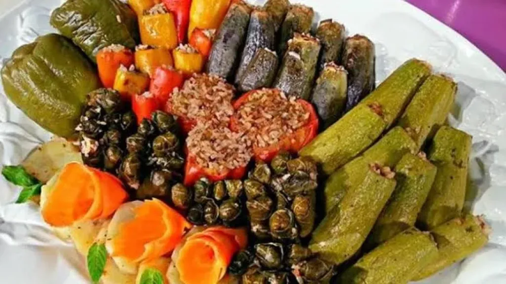 تركات بسيطة هتخلي المحشي أحلى بكتير.. جربيها وهتفرقي في الطعم