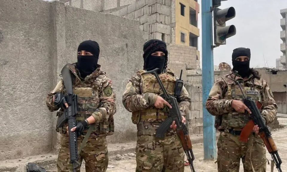 حلب تشتعل مجددًا.. مواجهات بين ”قسد” والجيش السوري تعيد التوتر إلى الشمال