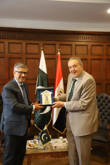 ”غرفة الإسكندرية” تبحث مع سفير باكستان سبل تعزيز التعاون الاقتصادي المشترك