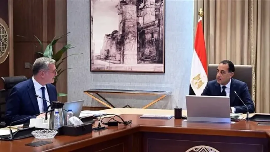 رئيس الوزراء يلتقي وزير البترول لمتابعة خطط القطاع واستعراض أبرز الملفات الاستراتيجية