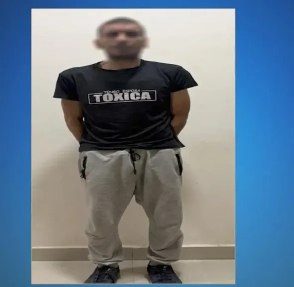 ”فيديو صادم” وراء ضبط شخص اعتدى على طفل بالضرب في الخصوص