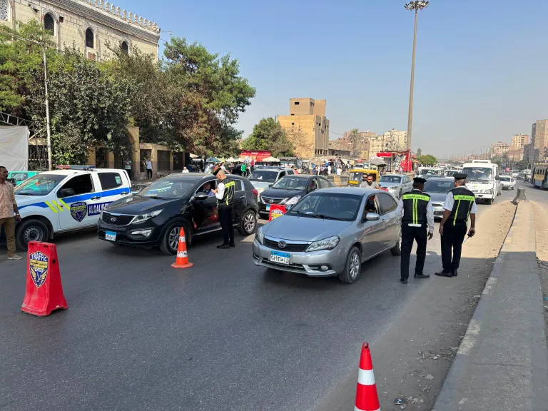 تحرك أمني محكم في شبرا الخيمة.. الأكمنة تفرض السيطرة وتعيد الإنضباط للشارع