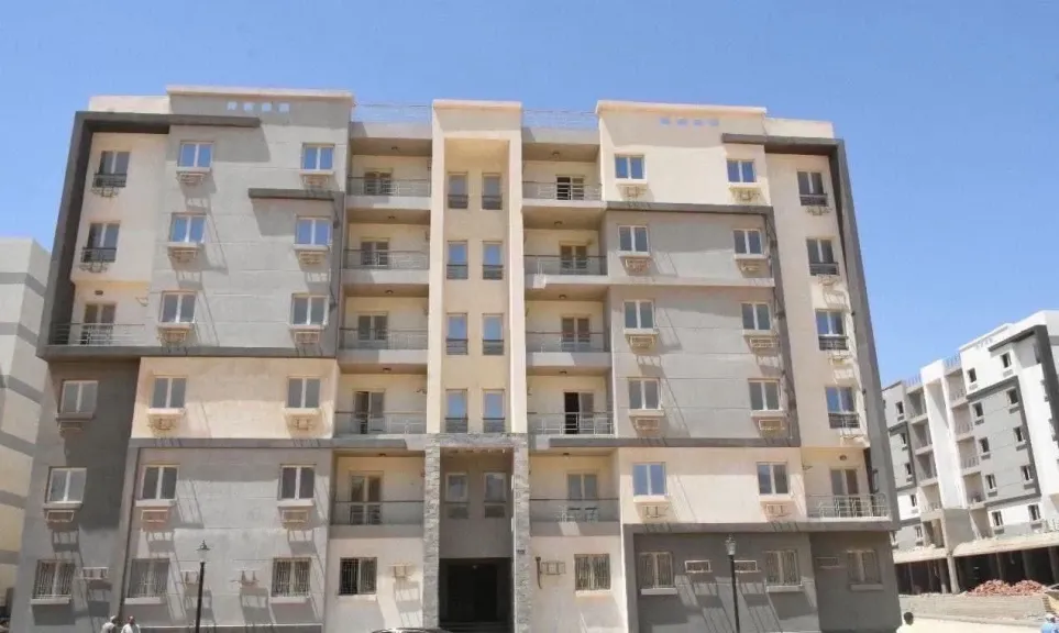 وزير الإسكان: الإثنين المقبل.. بدء تسليم دفعة جديدة من وحدات مشروع «سكن مصر» بالقاهرة الجديدة
