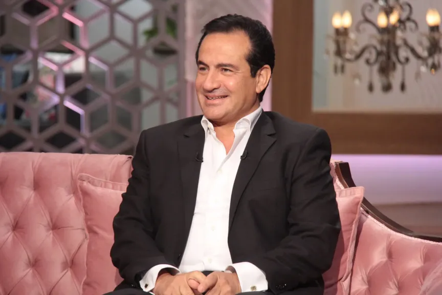 محمد ثروت: تعلمت من عبد الوهاب احترام الجمهور.. وما زلت أشعر أني أغني لأول مرة