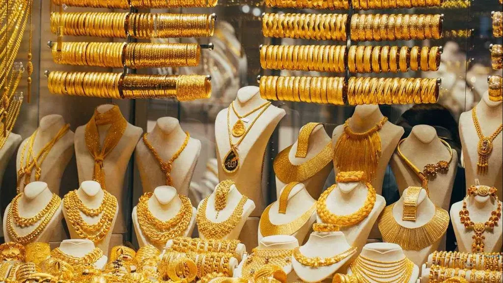 اتفاق الهدنة في غزة يدفع الذهب للتراجع عالميًا ومحليًا.. والجرام يخسر نحو 85 جنيهًا