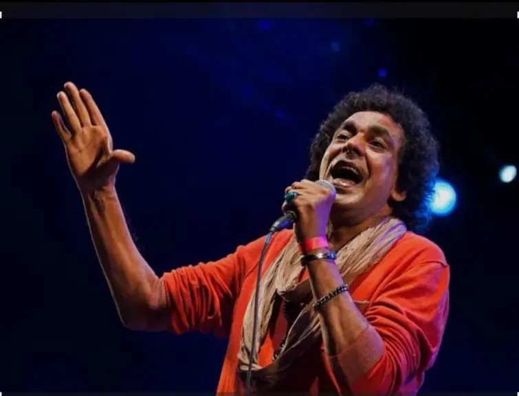 في عيد ميلاد الكينج محمد منير.. من ”حدوتة مصرية” إلى ”المصير”.. مشوار فني عريق