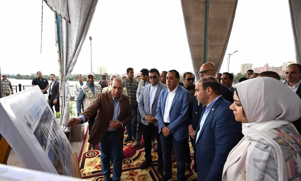 لمسات جمالية على ضفاف النيل.. رئيس الوزراء يتابع مراحل تنفيذ ممشى أهل مصر ببنها
