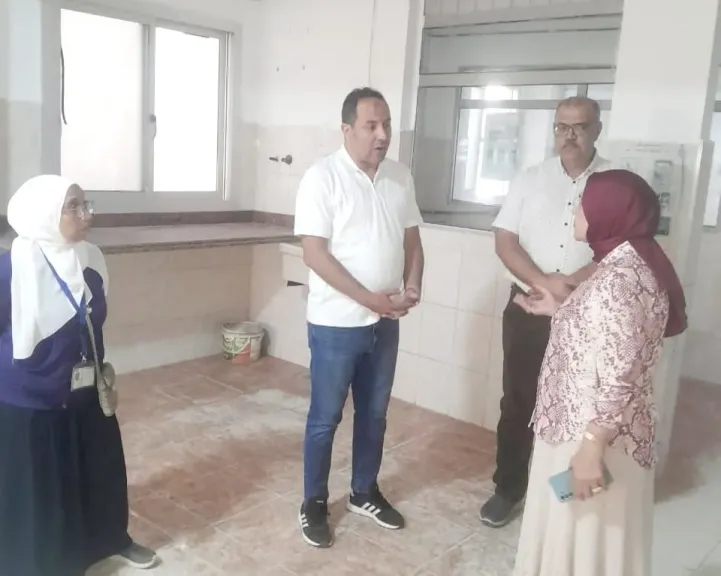 للتأكد من جودة الخدمات الصحية.. «شقوير» يستمع لشكاوى المرضى وذويهم بمستشفى دار الولادة
